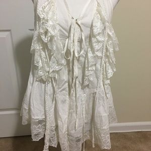 Lace and cotton sleeveless blouse.